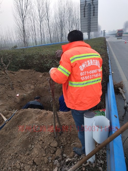 赤峰赤峰高速公路标志牌基础施工案例